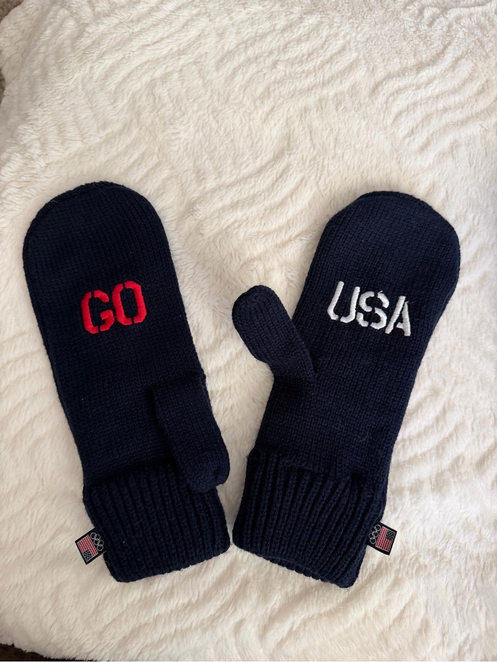 Team USA Olympic Team “Go USA” Cable Knit Adult Mittens. EUC. Patriotic. America